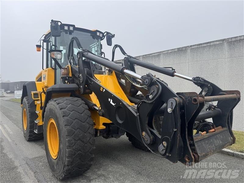 JCB 427 Agri Iekrāvēji uz riteņiem