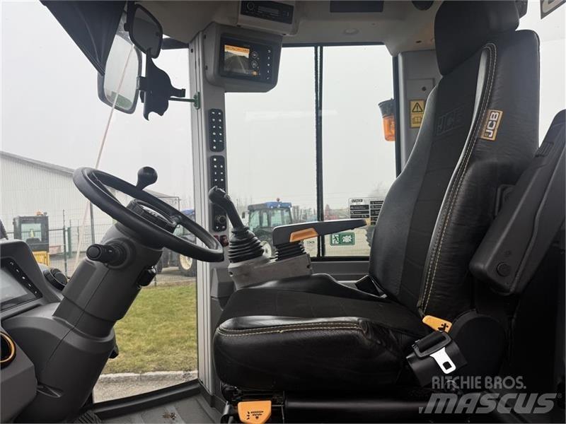 JCB 427 Agri Iekrāvēji uz riteņiem
