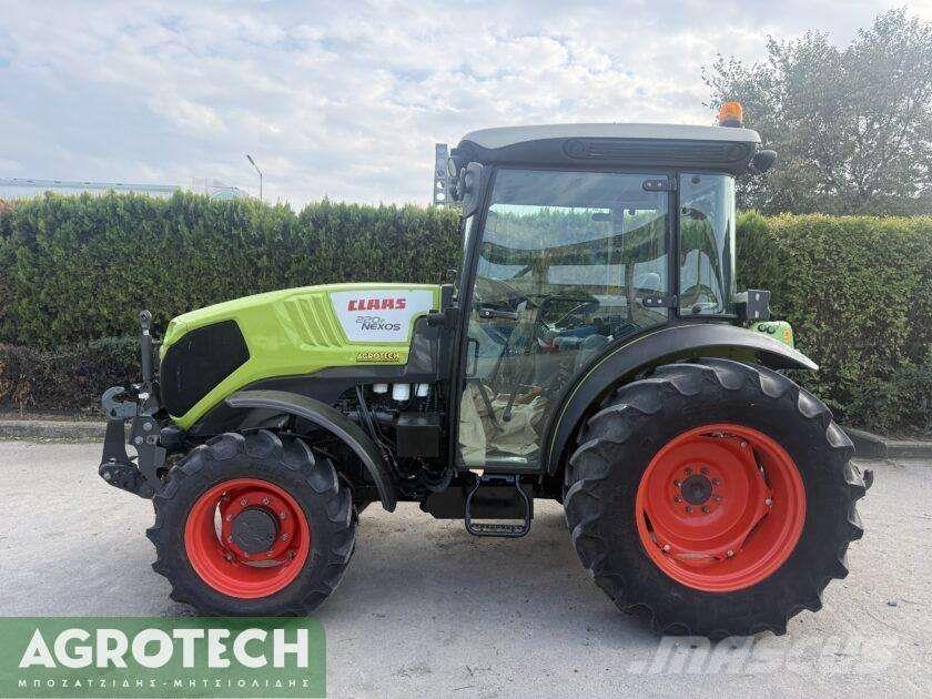 CLAAS NEXOS 220F Traktori