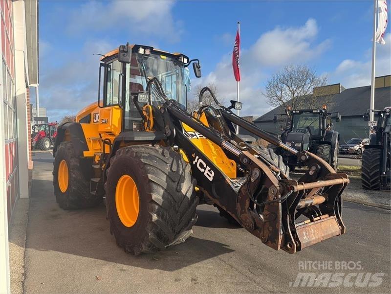 JCB 427 Agri Iekrāvēji uz riteņiem