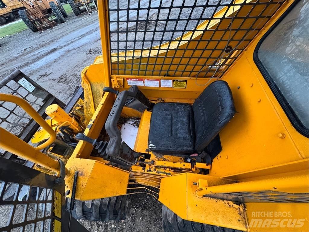 JCB 165 Lietoti riteņu kompaktiekrāvēji