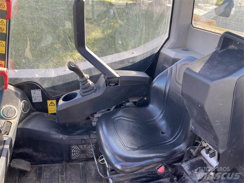 JCB 190 Lietoti riteņu kompaktiekrāvēji