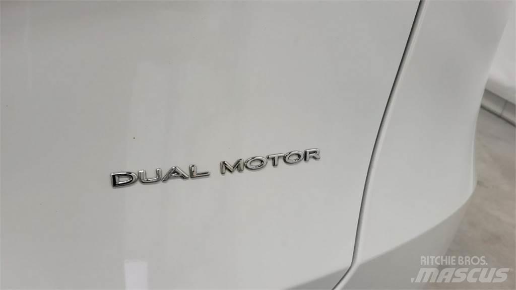 Tesla Y Automašīnas