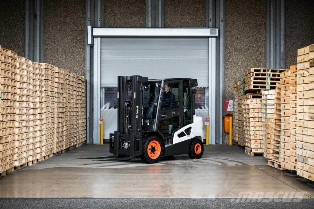 Bobcat D 30 S 9 Tehnika ar dīzeļa dzinēju
