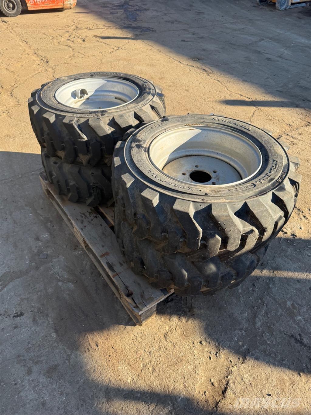  10-16.5 Riepas, riteņi un diski