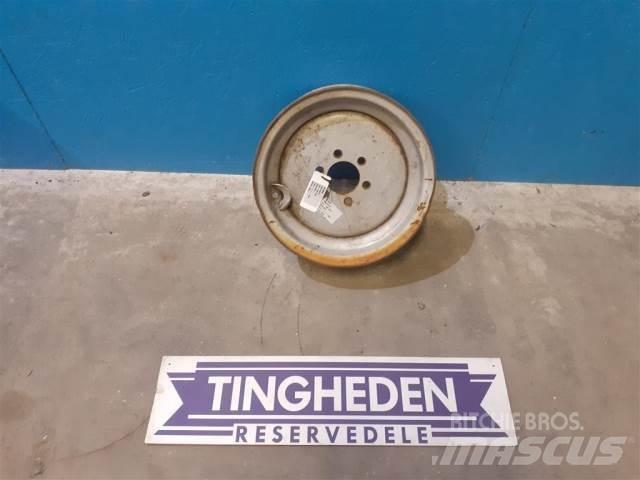  15 6LBx15 Riepas, riteņi un diski