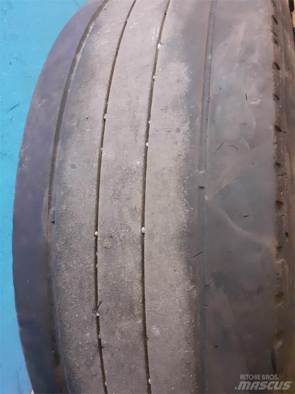  19.5 285/70R19.5 Riepas, riteņi un diski