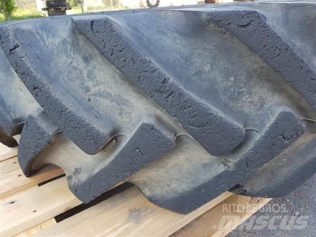  24 15.5/80R24 Riepas, riteņi un diski