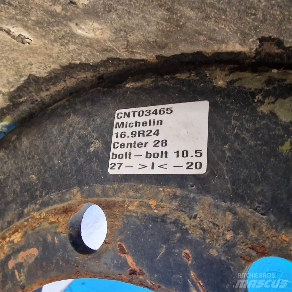  24 W15Lx24 Riepas, riteņi un diski