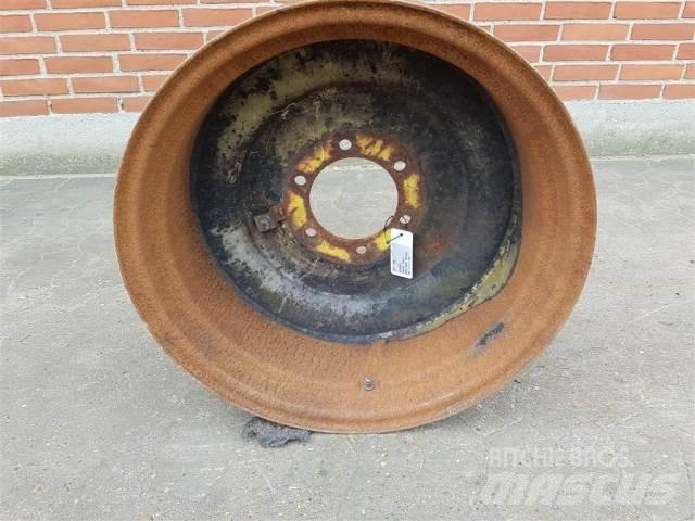  24 W15X24 Riepas, riteņi un diski