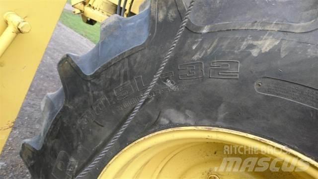  32 30.5L-32 Riepas, riteņi un diski