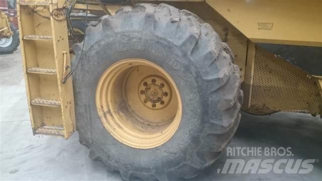  32 30,5L-32 Riepas, riteņi un diski