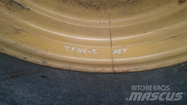  32 30,5L-32 Riepas, riteņi un diski