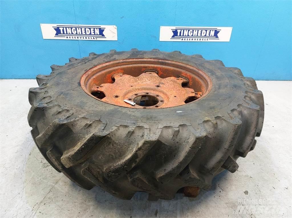  38 18.4 R38 Riepas, riteņi un diski