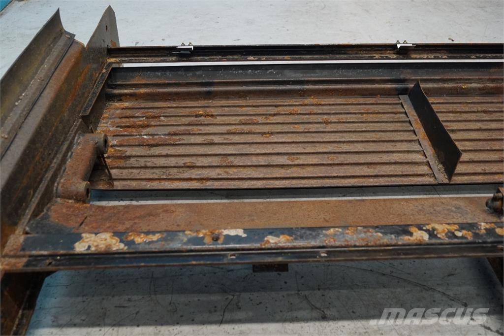 CASE 8010 Smilšu un sāls kaisītāji