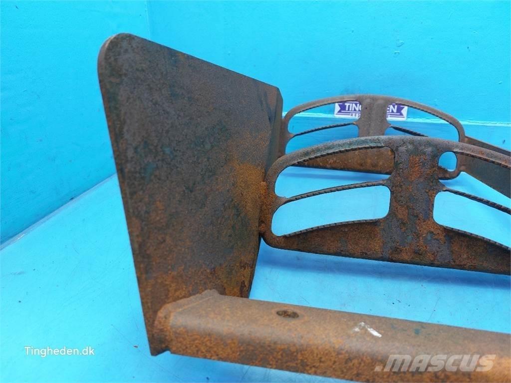 CASE Farmall 95A Cits traktoru papildaprīkojums