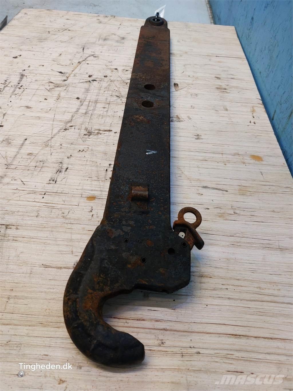 CASE Farmall 95A Cits traktoru papildaprīkojums