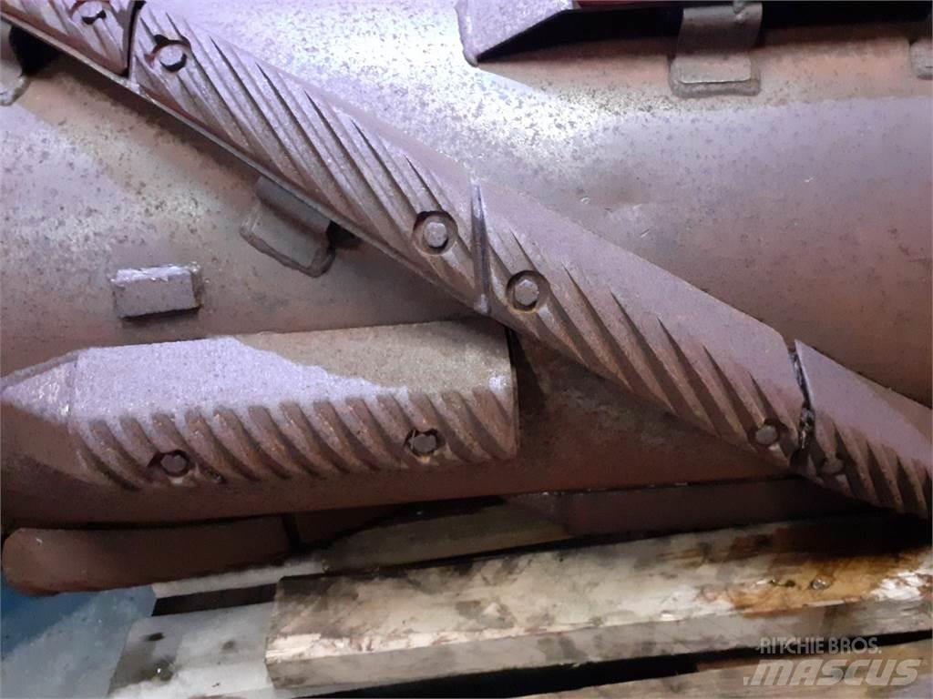 Case IH 1460 Ražas novākšanas kombainu papildaprīkojums