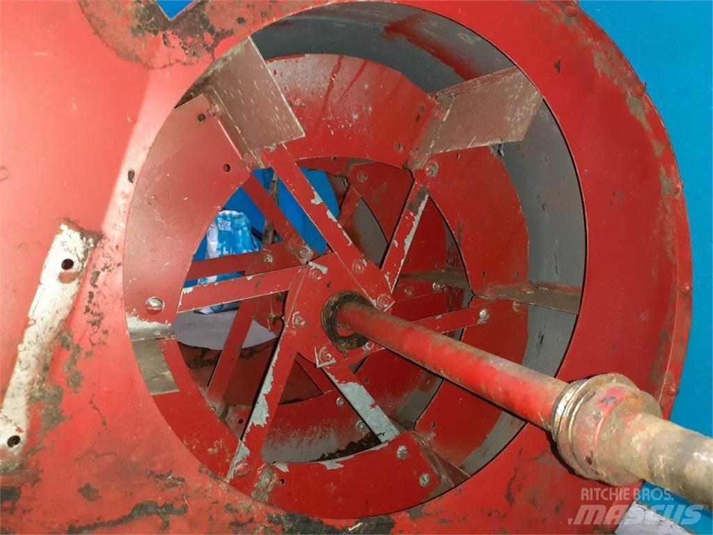 Case IH 1620 Smilšu un sāls kaisītāji