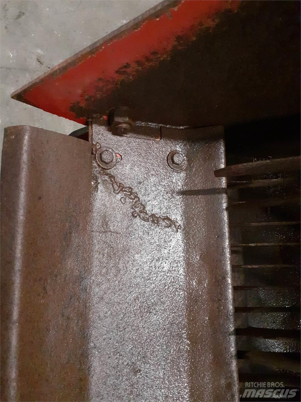 Case IH 1640 Ražas novākšanas kombainu papildaprīkojums