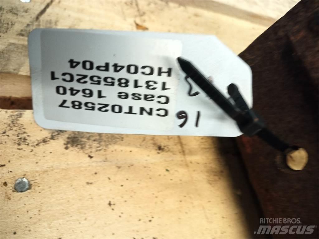 Case IH 1640 Ražas novākšanas kombainu papildaprīkojums
