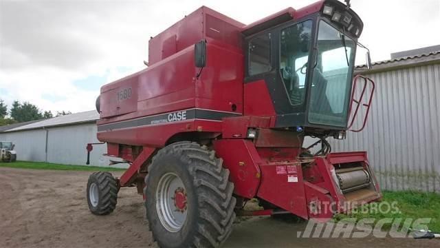 Case IH 1680 Ražas novākšanas kombaini