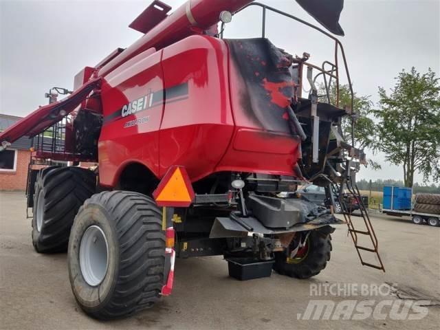 Case IH 8010 Ražas novākšanas kombaini
