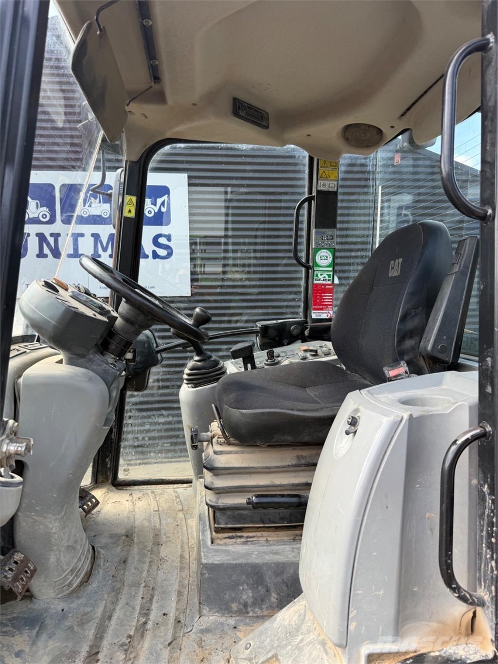 CAT 906H Iekrāvēji uz riteņiem