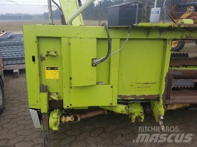 CLAAS 6218 8R Lopbarības novācēji