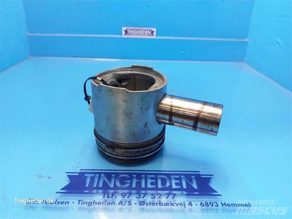 Ford 678 HT Dzinēji