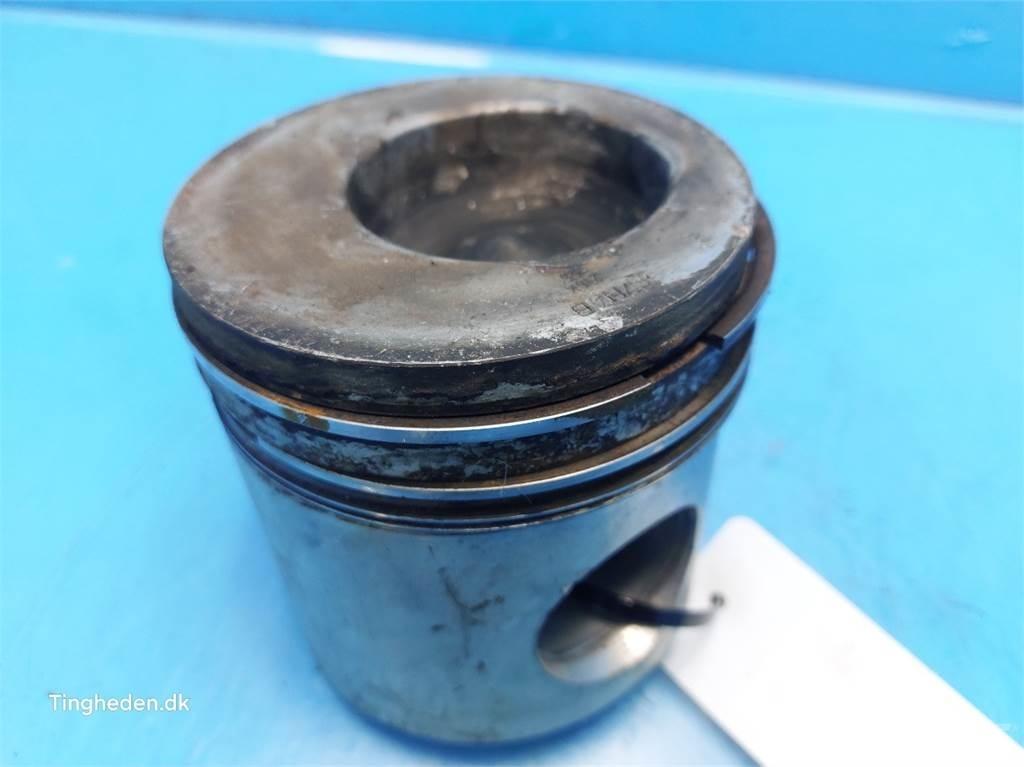 Ford 678 HT Dzinēji