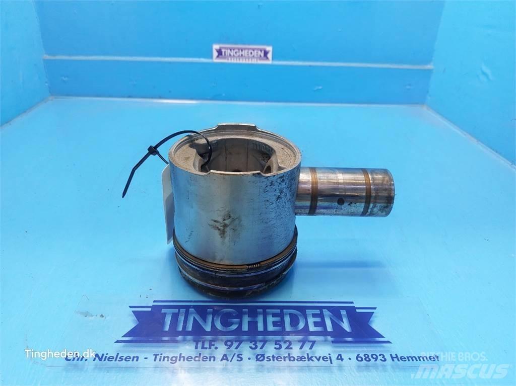 Ford 678 HT Dzinēji
