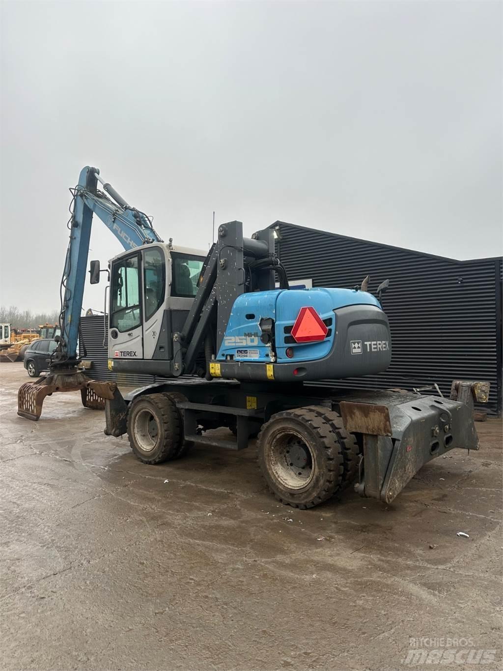 Fuchs HML250 Ekskavatori uz riteņiem