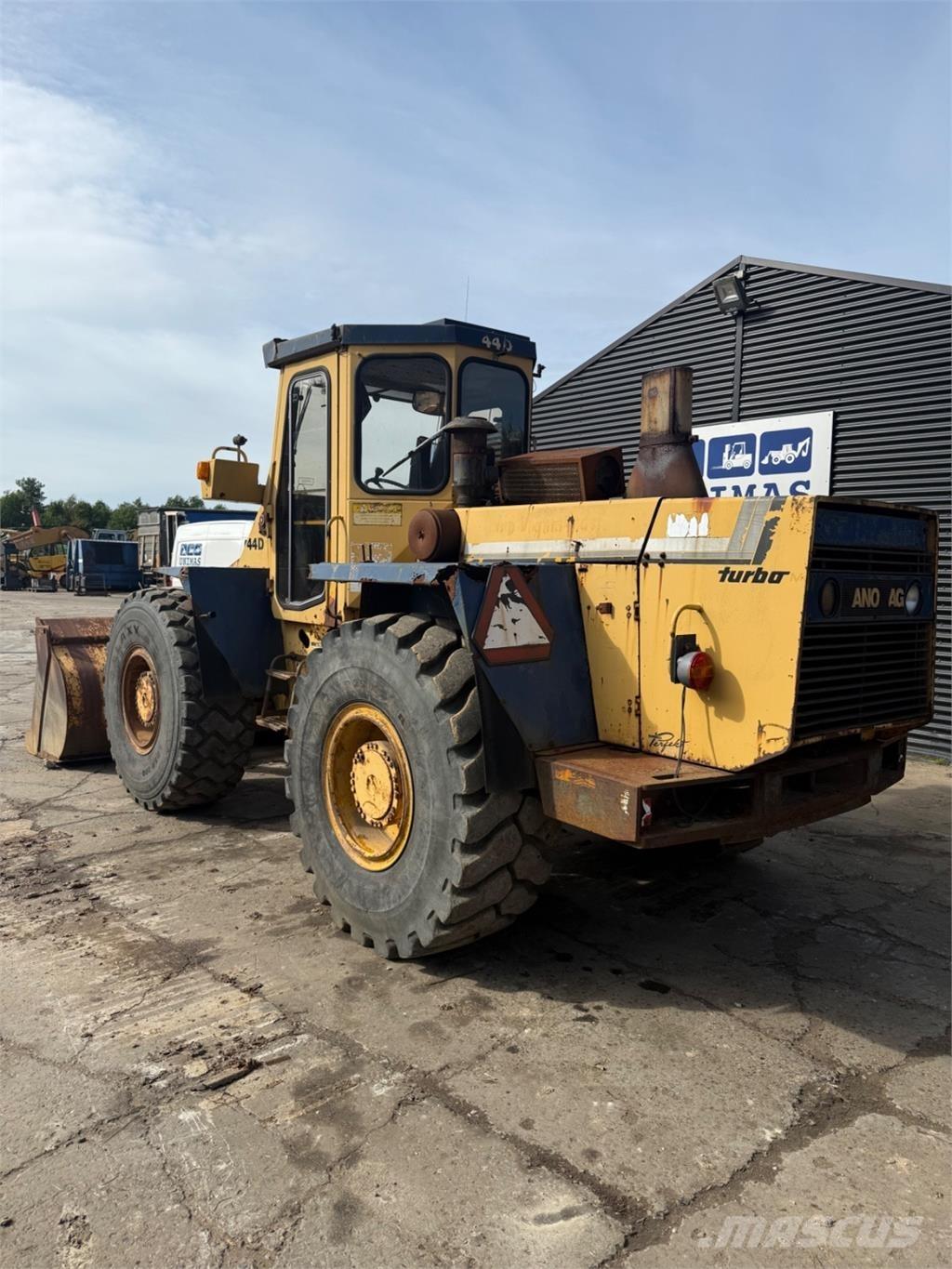 Hanomag 44D Iekrāvēji uz riteņiem