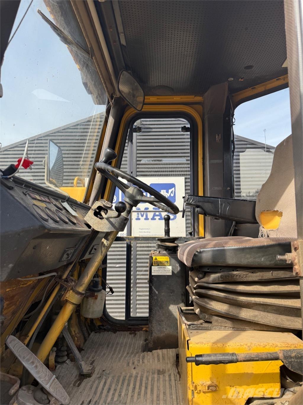 Hanomag 44D Iekrāvēji uz riteņiem