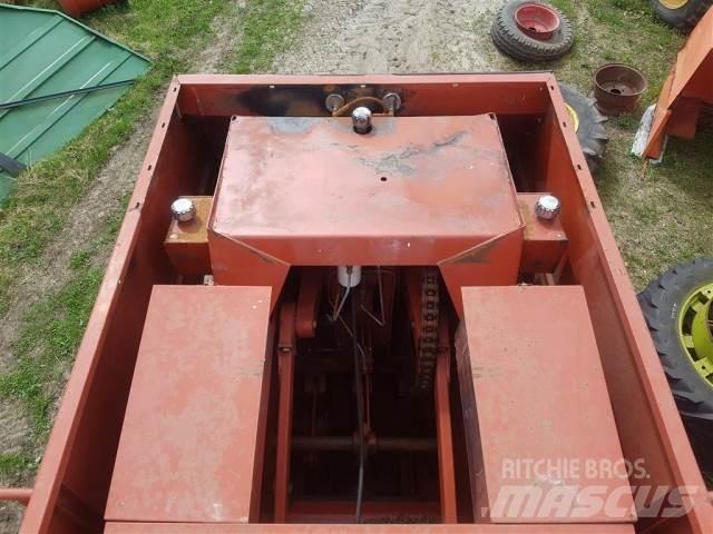 Hesston 4700 Ķīpu preses