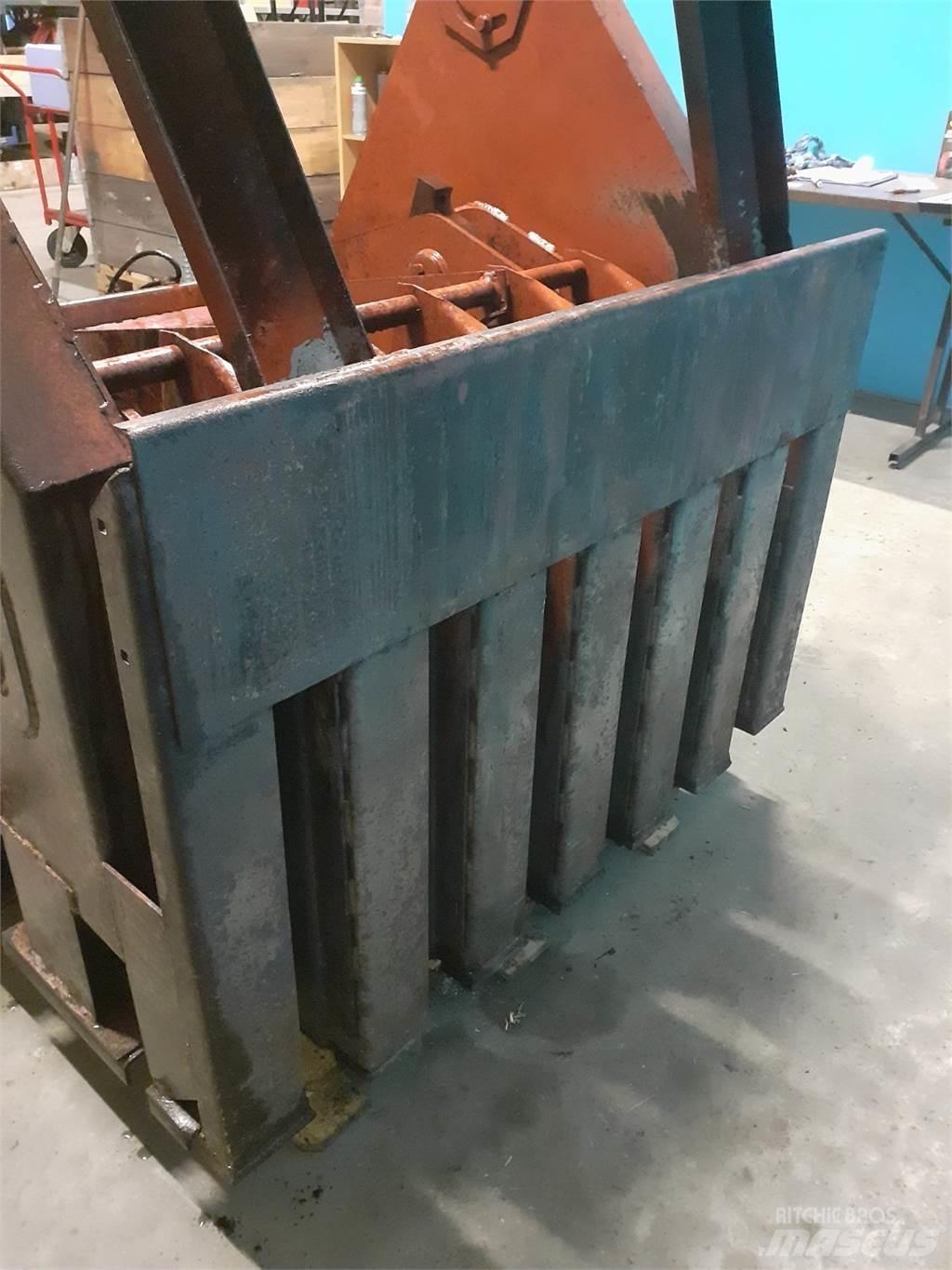 Hesston 4900 Cits lopbarības novācēju, kombainu aprīkojums