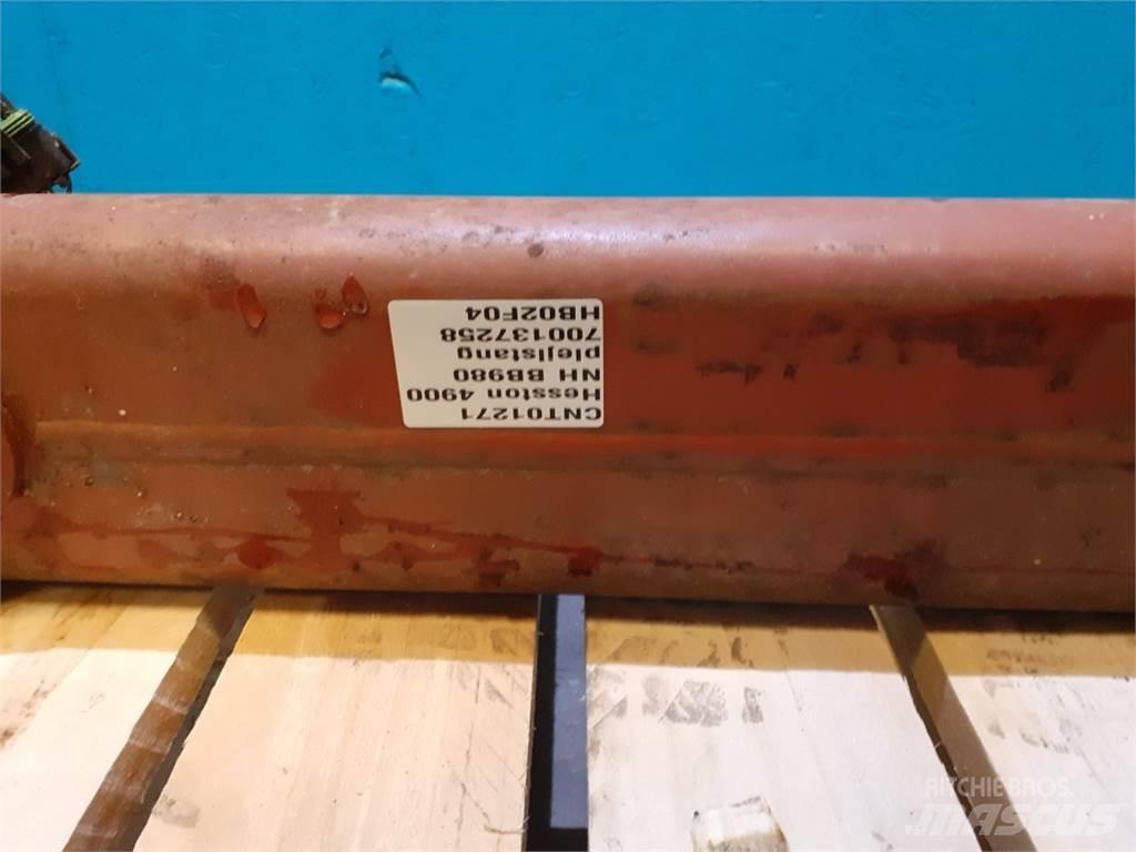 Hesston 4900 Cits lopbarības novācēju, kombainu aprīkojums