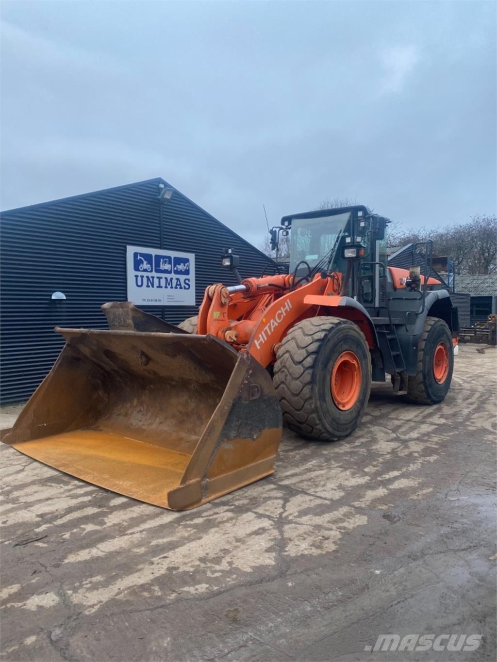 Hitachi ZW310 Iekrāvēji uz riteņiem