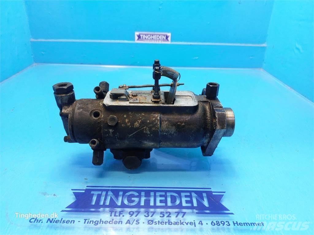 Hydrema 806 Dzinēji