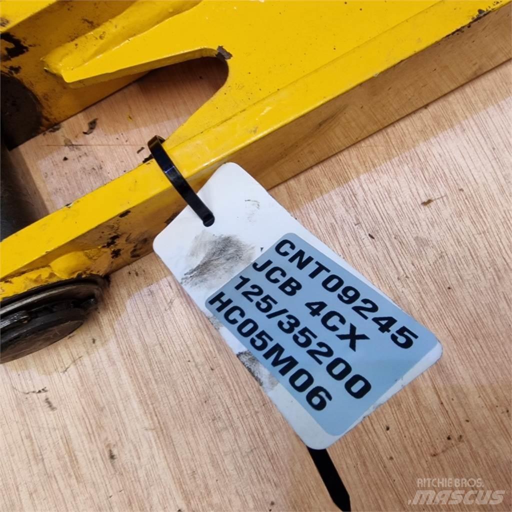JCB 4CX Strēles un kausi