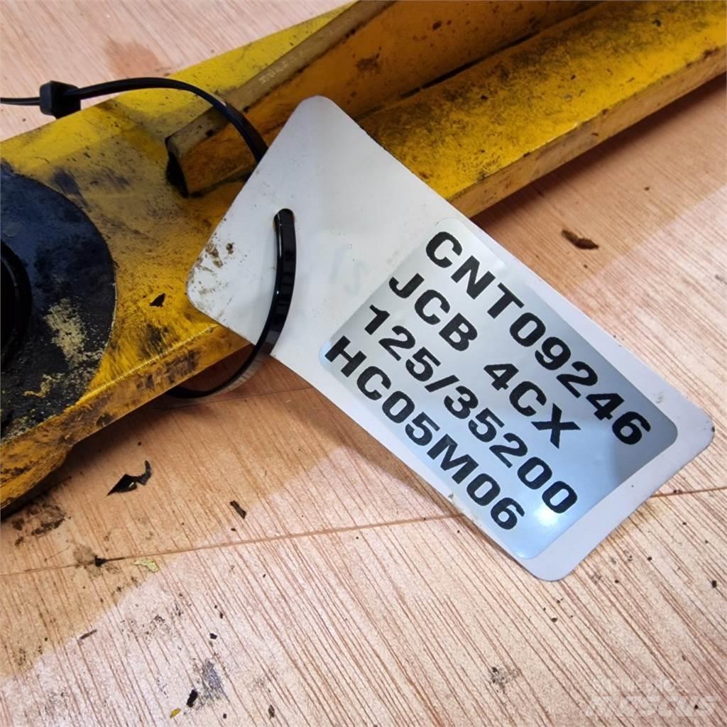 JCB 4CX Strēles un kausi