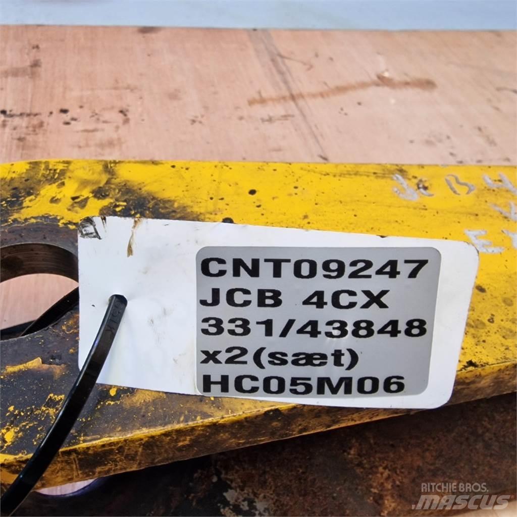 JCB 4CX Strēles un kausi