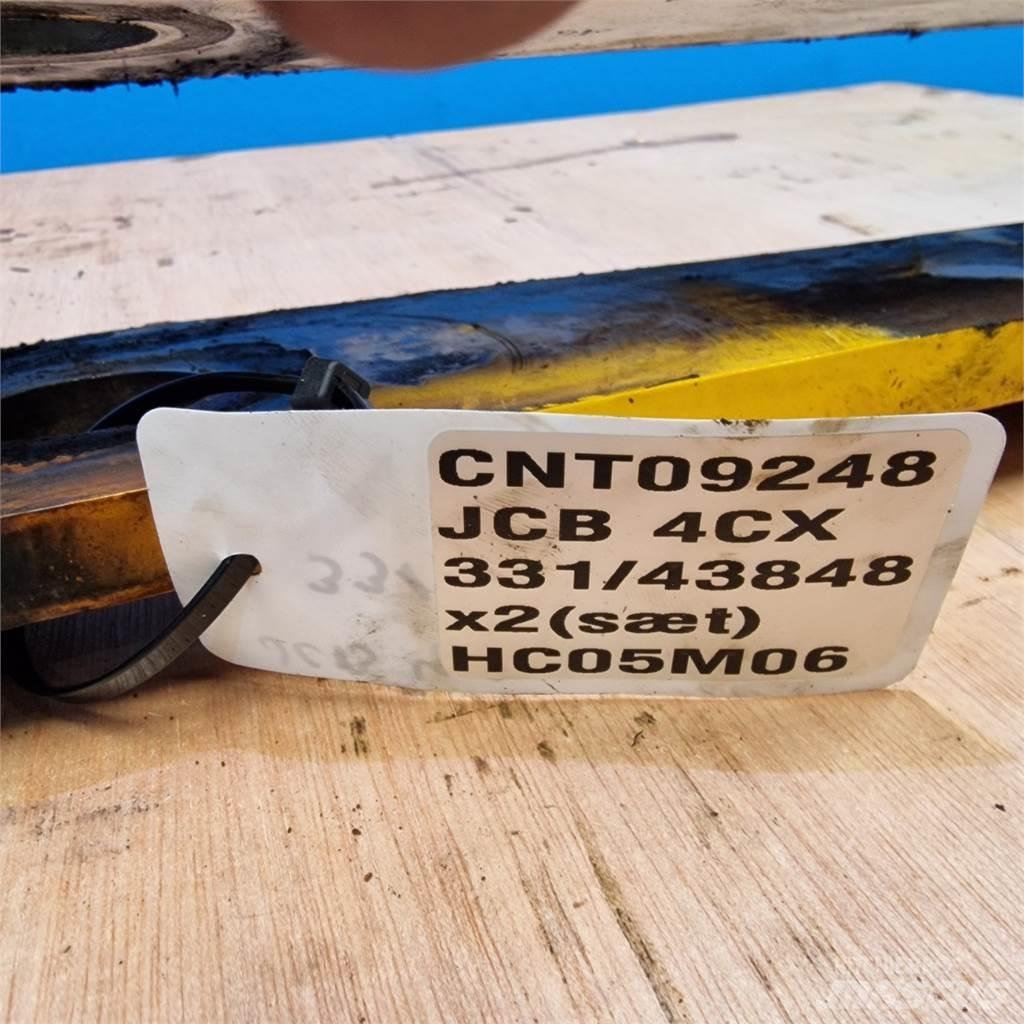 JCB 4CX Strēles un kausi