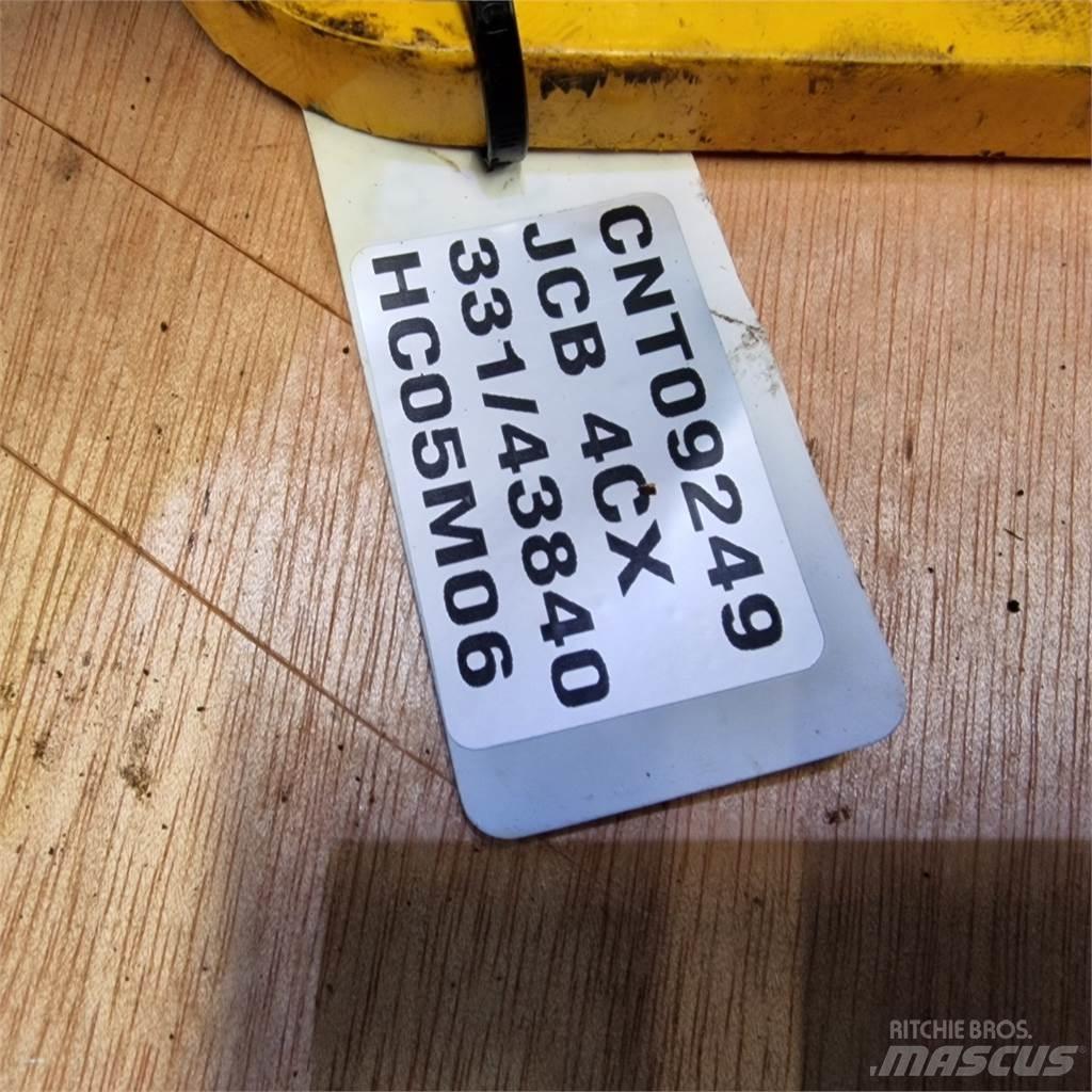 JCB 4CX Strēles un kausi