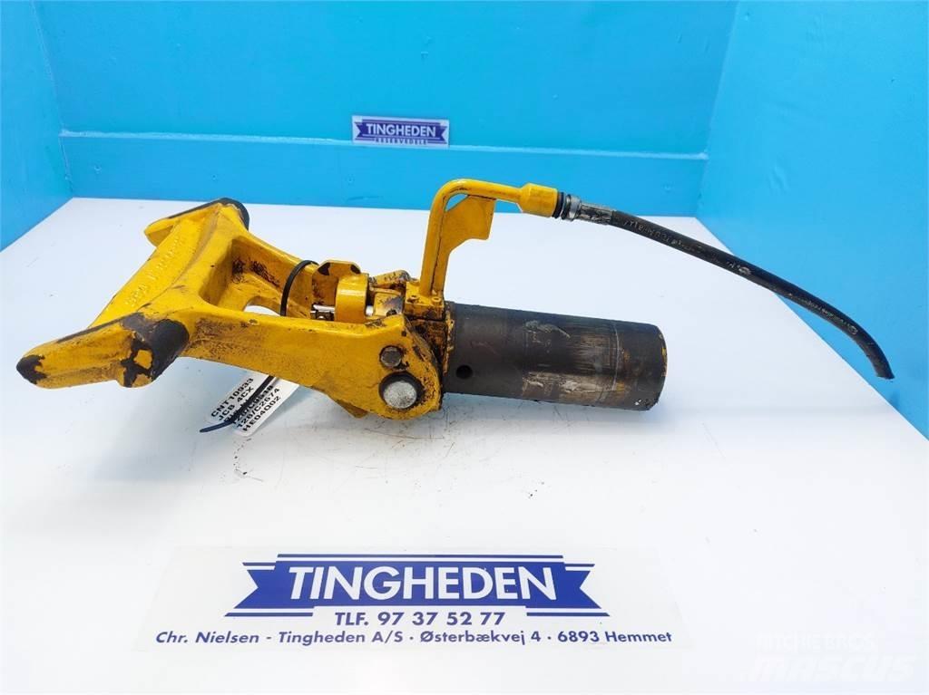 JCB 4CX Strēles un kausi