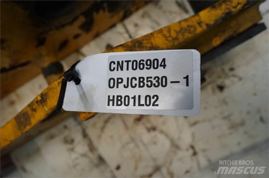 JCB 530 Strēles un kausi