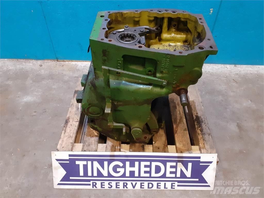 John Deere  Transmisija