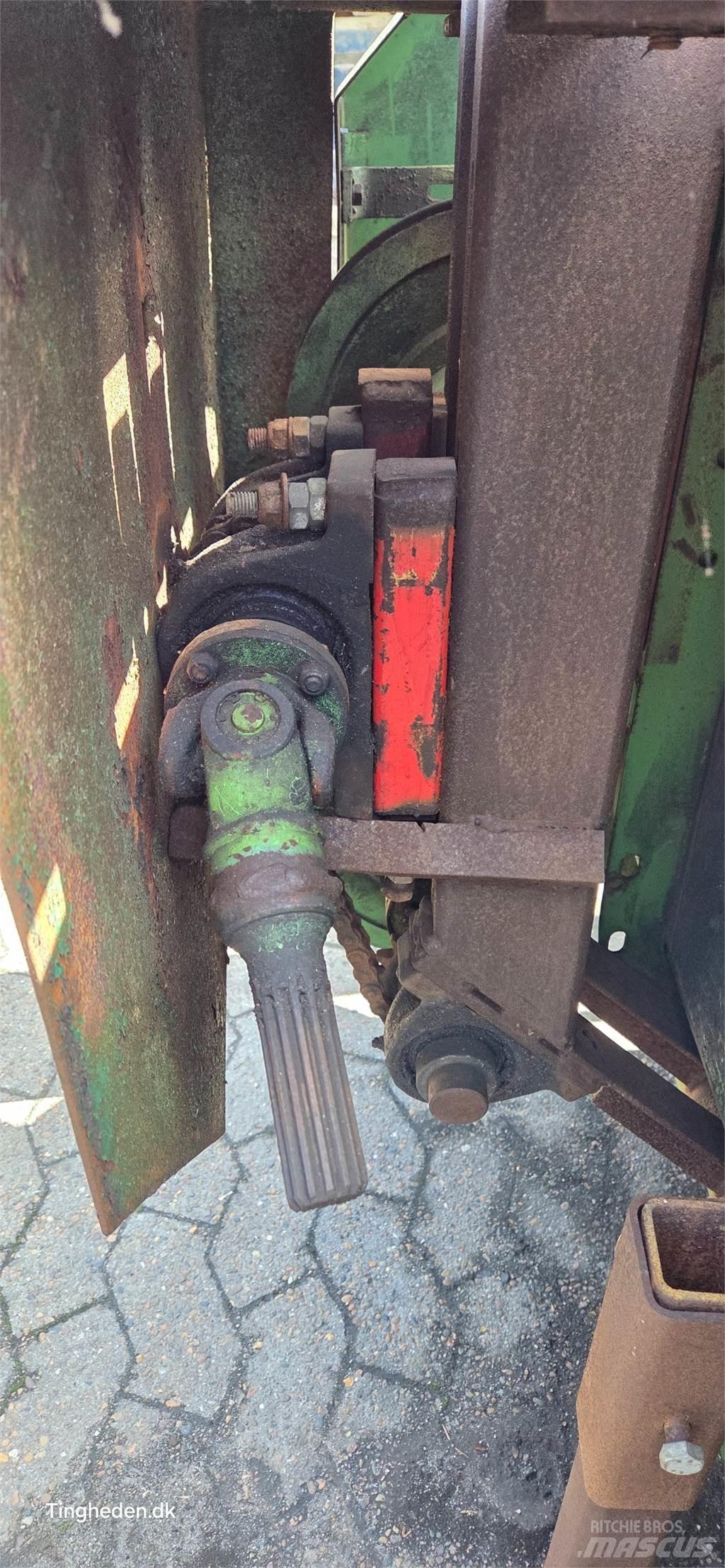 John Deere  Ražas novākšanas kombainu papildaprīkojums