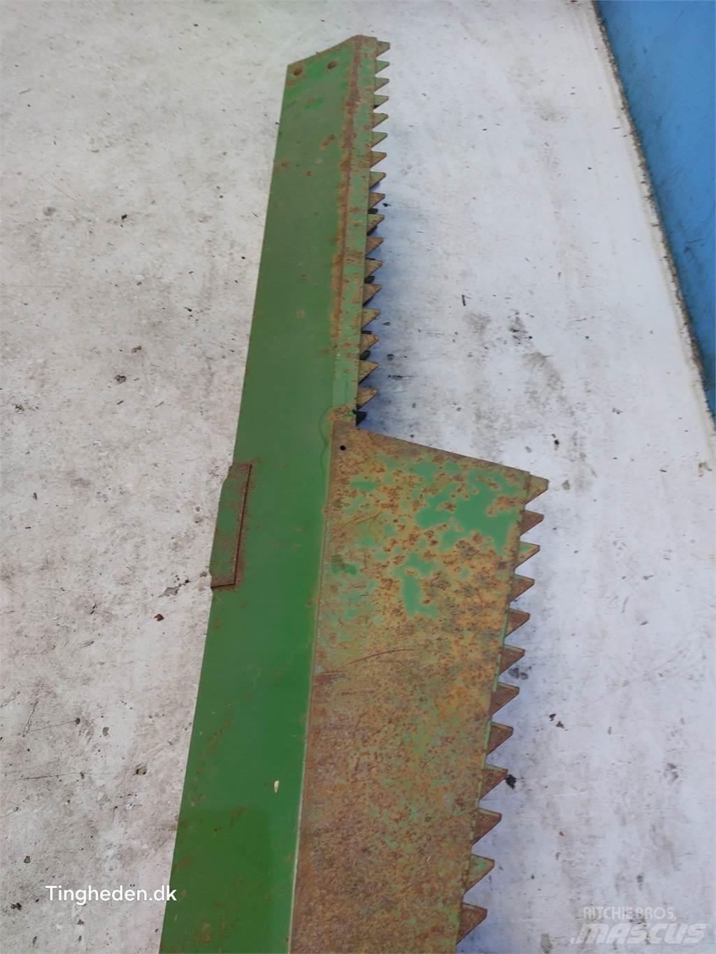 John Deere 1042 Ražas novākšanas kombainu papildaprīkojums